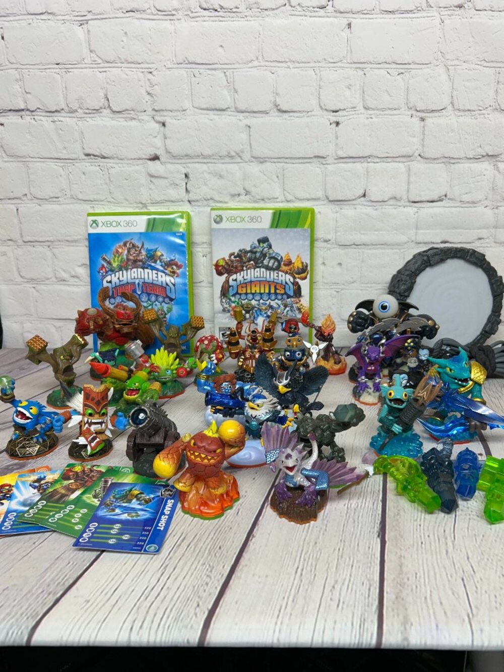 Skylanders Lot of 29 Figures - XBOX 360 Trap Team & Giants Games - Portal - Bag